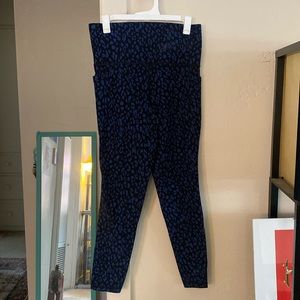 Athleta leggings blue and black leopard print women’s size small